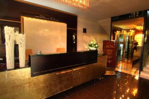 a lobby with a large mirror and a counter at Hotel Cenacolo in Somma Vesuviana
