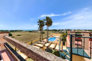 Basen w obiekcie Apartamentos Villafaro Conil lub w pobliżu