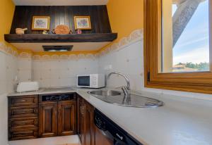 Kuchnia lub aneks kuchenny w obiekcie Apartamentos Villafaro Conil