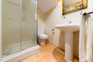 Łazienka w obiekcie Apartamentos Villafaro Conil