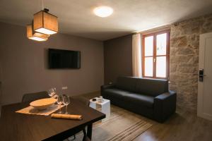 Μια τηλεόραση ή/και κέντρο ψυχαγωγίας στο Apartmens Melisa