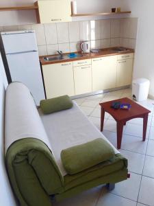 Kuchyň nebo kuchyňský kout v ubytování Apartmani Tea
