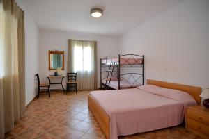Postel nebo postele na pokoji v ubytování Villa Pergola Andros