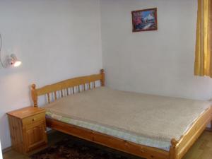 A bed or beds in a room at Proboyski Guest House