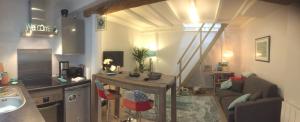 a kitchen and a living room with a couch and a sink at Cabanon de pêcheur in Marseille