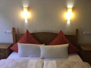 Postel nebo postele na pokoji v ubytování Fachwerk-Hotel Eisenbart