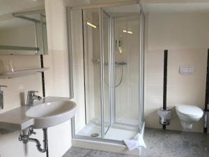 Koupelna v ubytování Fachwerk-Hotel Eisenbart