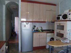 Apartamento Primera Linea Playaにあるキッチンまたは簡易キッチン
