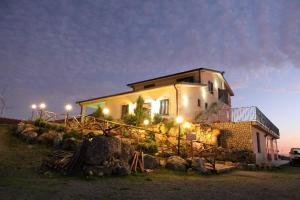 a house sitting on top of a pile of rocks at Agriturismo Mandriagiumenta in Caltavuturo