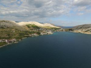 an aerial view of a large body of water at Bara Bay in Metajna