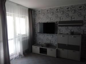 Televízia a/alebo spoločenská miestnosť v ubytovaní Penzion KASPEC