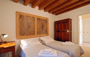 A bed or beds in a room at Casa Contarini