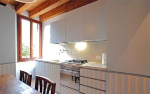 A kitchen or kitchenette at Casa Contarini