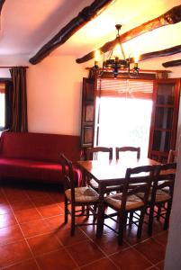 alojamiento rural la ermita bubion的休息区