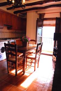 alojamiento rural la ermita bubion的休息区