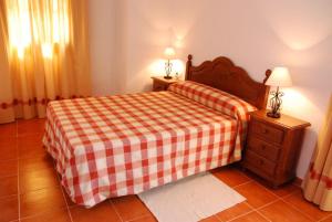 alojamiento rural la ermita bubion客房内的一张或多张床位