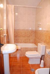 alojamiento rural la ermita bubion的一间浴室
