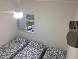 Uma cama ou camas num quarto em UBATUBA, APARTAMENTO TOP