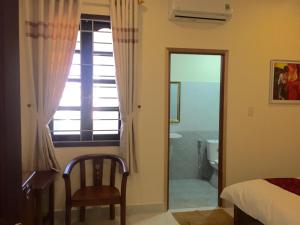 Postel nebo postele na pokoji v ubytování Huy Hoang 1 Hotel - Tân Bình