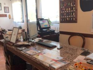 a desk with two monitors and a computer on it at Corte Dossello in Migliaro