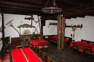 Gallery image of Family Hotel Svatovete in Apriltsi +64 photos