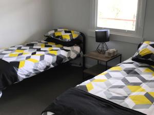 Postel nebo postele na pokoji v ubytování Derby Digs Cottage