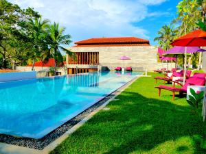 Bazén v ubytování UTMT - Underneath The Mango Tree Spa & Beach Resort nebo v jeho okolí
