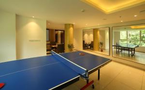 Stolní tenis v ubytování Blanket Hotel & Spa nebo okolí