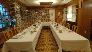 Reštaurácia alebo iné gastronomické zariadenie v ubytovaní Hostellerie du XVI Siècle