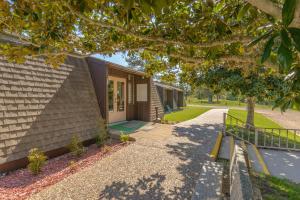 Bygningen som campingpladsen ligger i