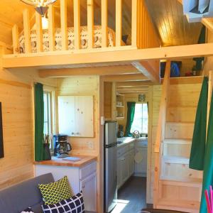 Majoituspaikan Leavenworth Camping Resort Tiny House Rudolf keittiö tai keittotila