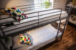 Za Murami Hostel客房内的一张或多张床位