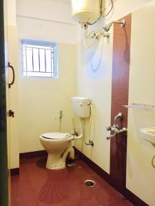 a bathroom with a toilet and a sink at Transit Dorms - A Backpackers Inn & Hostel in Bangalore
