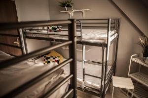 Za Murami Hostel客房内的一张或多张床位