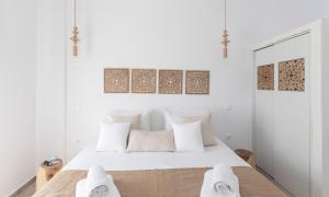 A bed or beds in a room at Mouras studios