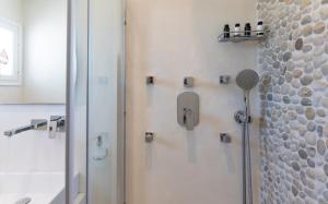 A bathroom at Mouras studios