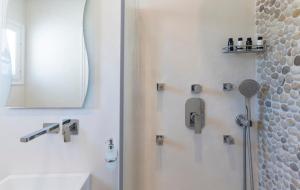 A bathroom at Mouras studios