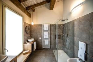 A bathroom at Prime Alture Wine Resort
