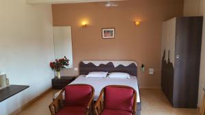 Postel nebo postele na pokoji v ubytování Ocean Crest Hotel