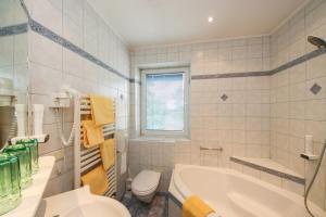 Koupelna v ubytování Landgasthof Franz Josef + 38 fotografií