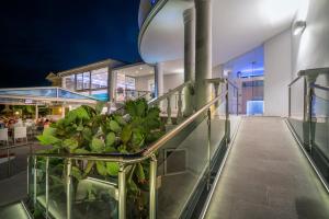 Rõdu või terrass majutusasutuses Filoxenia Hotel Zakynthos