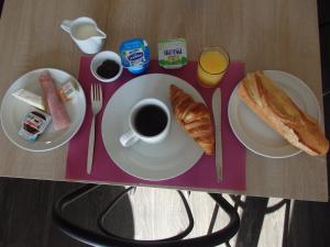 Frühstücksoptionen für Gäste der Unterkunft Hotel Castel