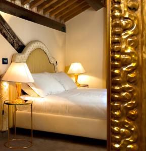 a bedroom with a white bed and two lamps at Ca' San Giorgio B&B in Venice