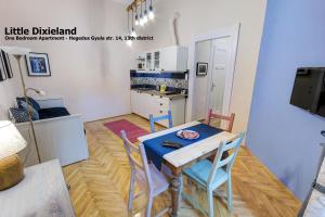 A kitchen or kitchenette at Little Americas Concert Hall Apartments