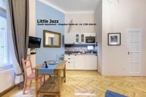 A kitchen or kitchenette at Little Americas Concert Hall Apartments