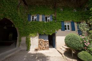 Gallery image of Le Clos Du Perret in Chaussan