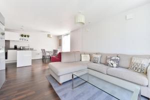 Gallery image of Superb apt for 6 with balcony, 10mins to East Putney in London