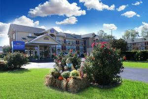 Κήπος έξω από το Baymont by Wyndham Sevierville Pigeon Forge