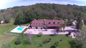 an aerial view of a large house with a swimming pool at Pech Cujoul in Gourdon