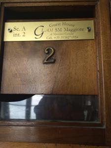 a sign on the door of a guest house at a guest house sly shk at Glam Sm Maggiore Guest House in Rome